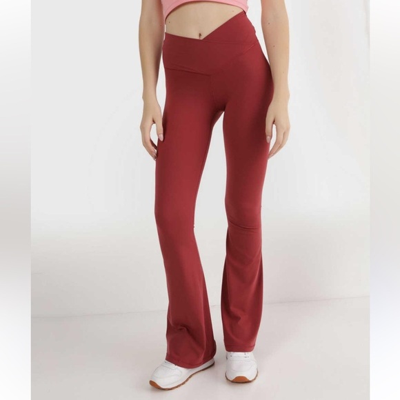 SOLD••OFFLINE By Aerie Real Me High Waisted Crossover Flare Legging - Picture 1 of 11